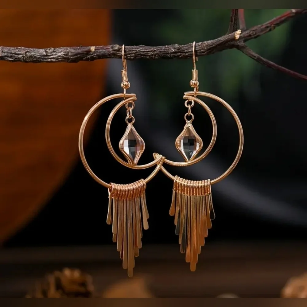 New! Elegant Gold Dangle Earrings Such A Gorgeous Piece!